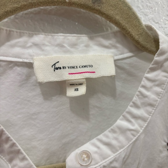 Two by Vince Camuto | White floral embroidered boxy button up blouse - Picture 4 of 6